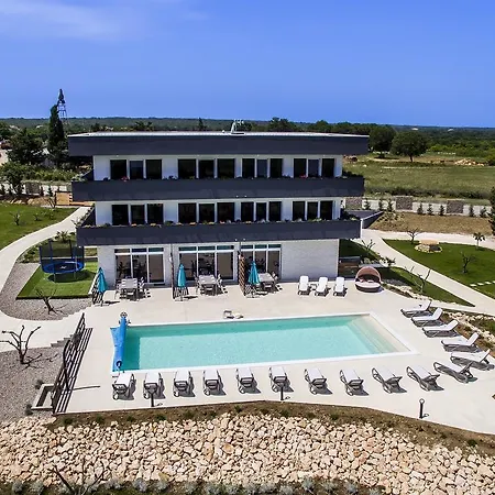 Mendula Holiday park 4*